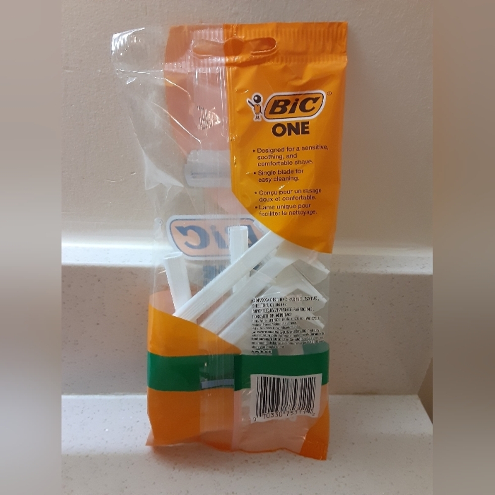 BIC One Special Edition Razor - White 6Pk - Picture 3 of 3